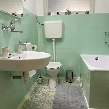 Avita Apartment Split
